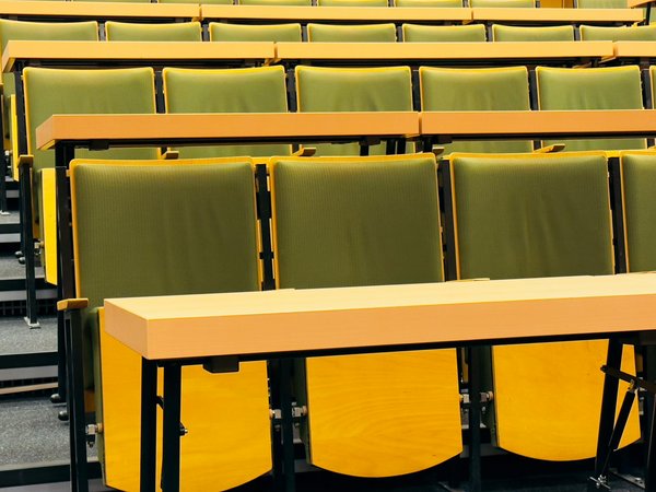 Casiers sécurisés : une solution de rangement essentielle pour les établissements scolaires